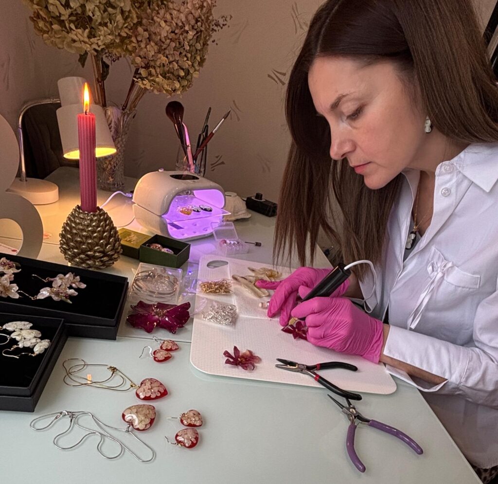 Piespraudes ar ziediem